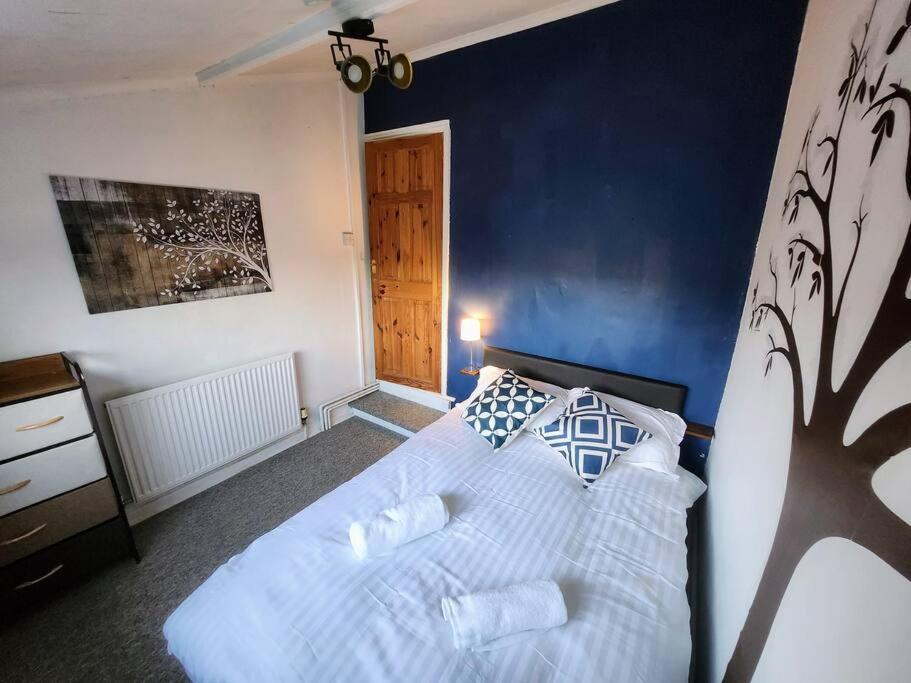 House Near Restaurants, Park And Pubs, Perfect For Pets! Ferienhaus