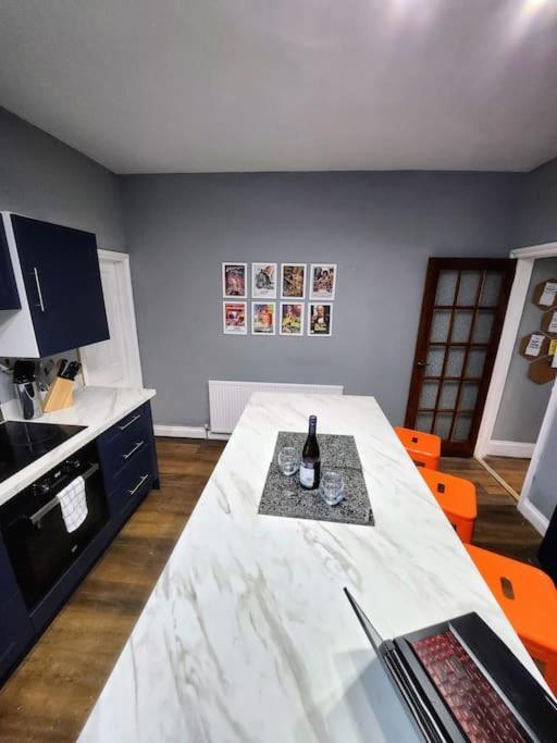 House Near Restaurants, Park And Pubs, Perfect For Pets! *